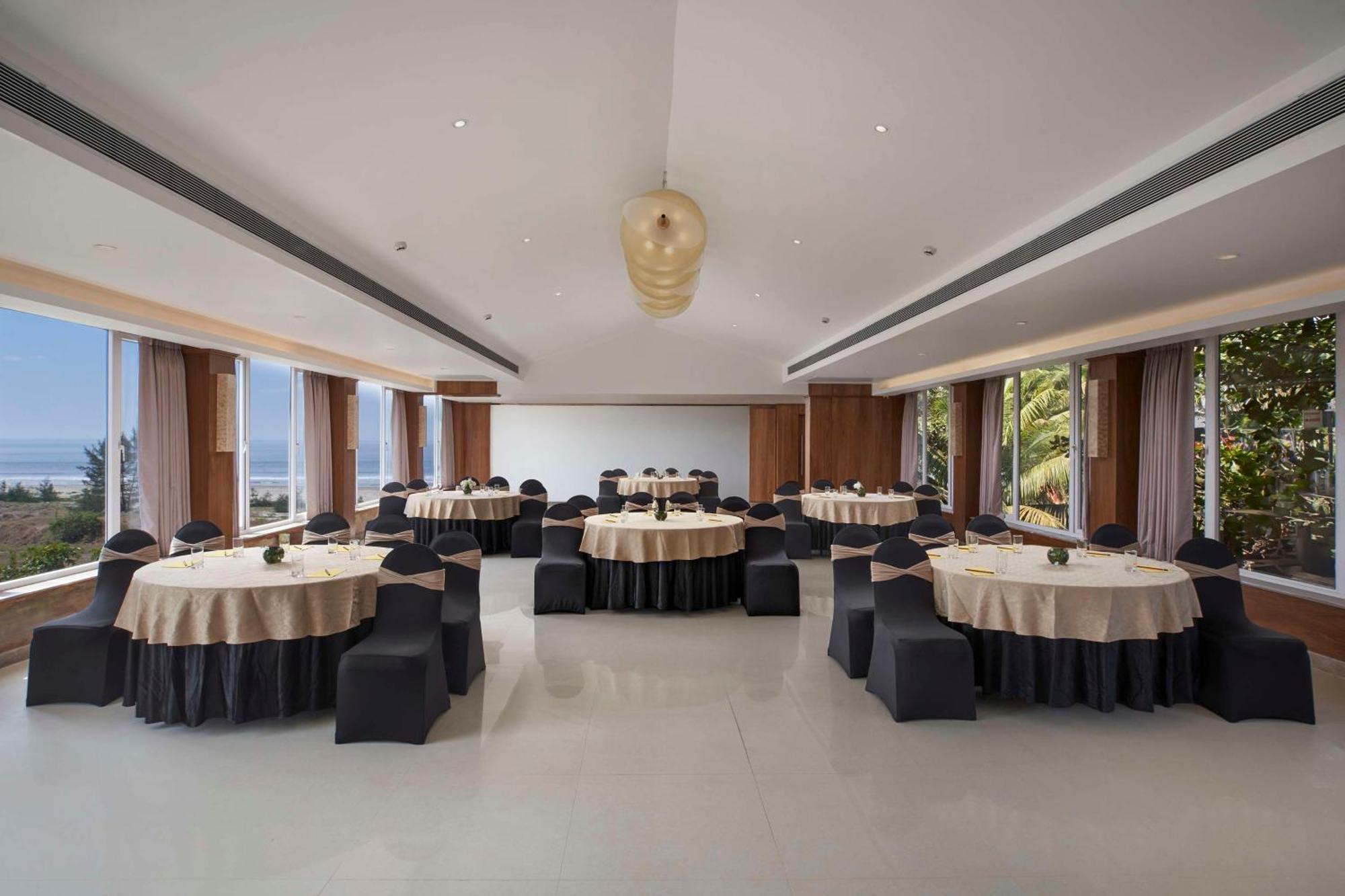 Regenta Place Mandrem Beach Resort Exterior foto